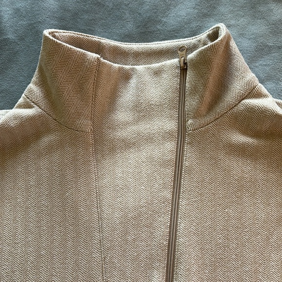 J McLaughlin tan herringbone pattern top - Picture 4 of 9